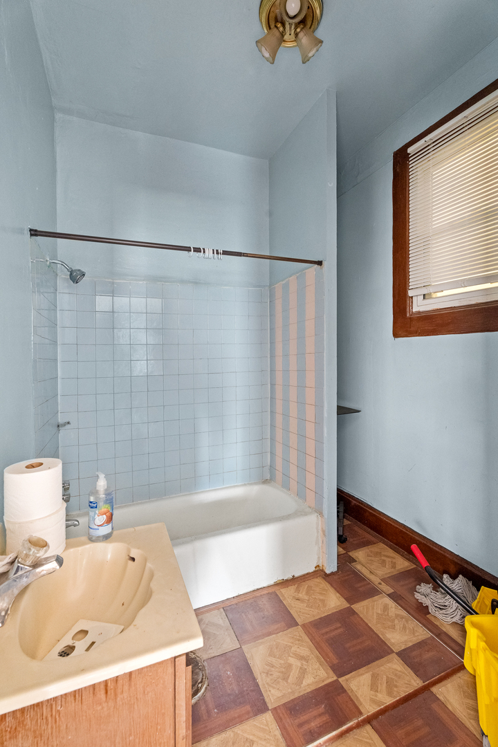 1314 W 18th Place