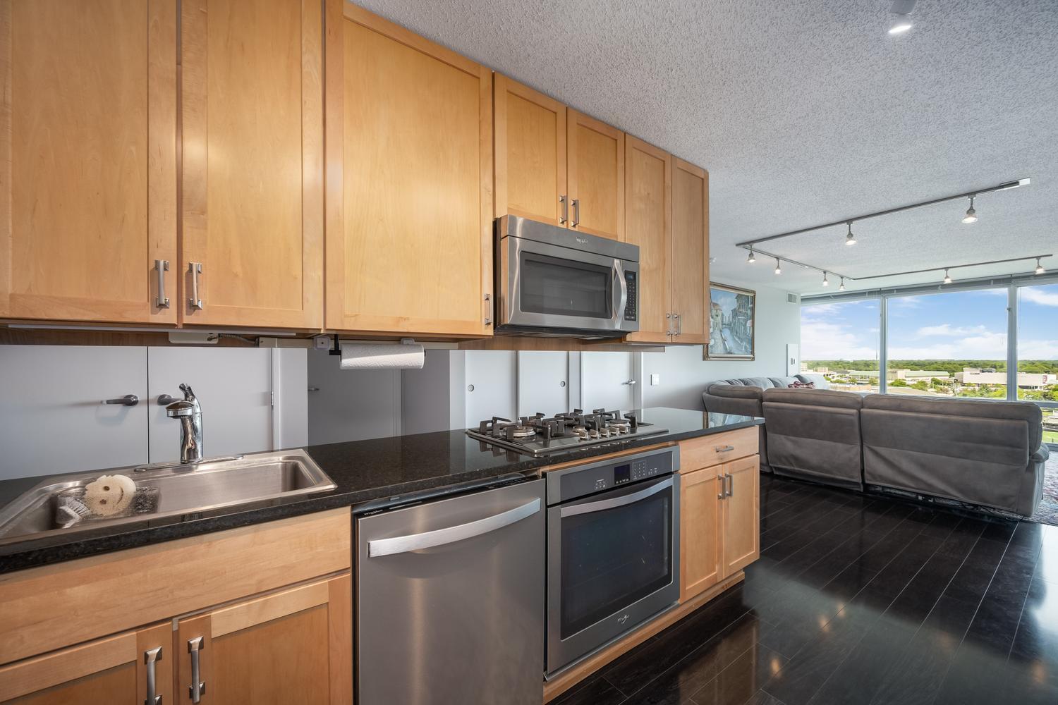 9715 Woods Drive Unit: 1403
