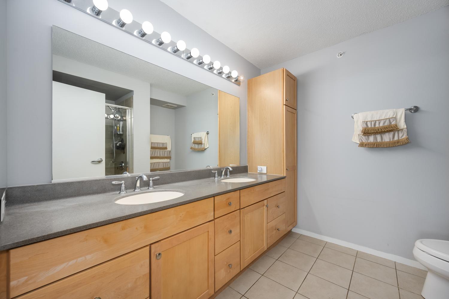 9715 Woods Drive Unit: 1403