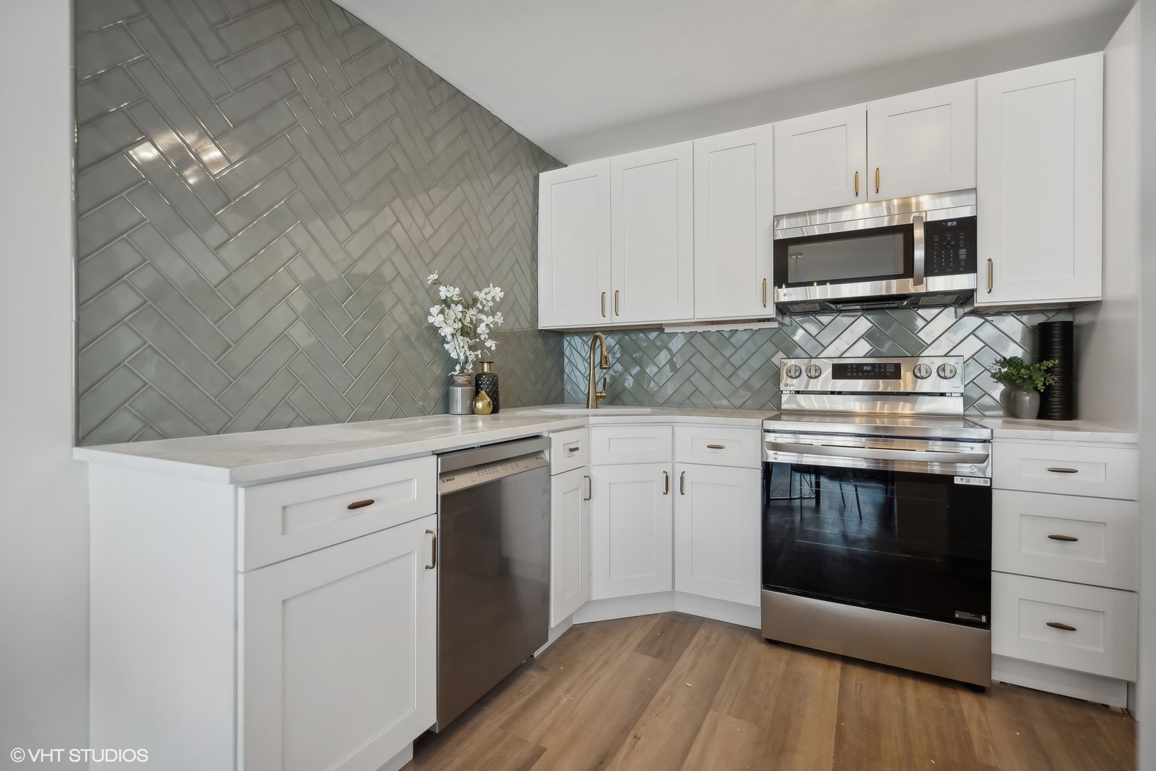 5455 N Sheridan Road Unit: 1711