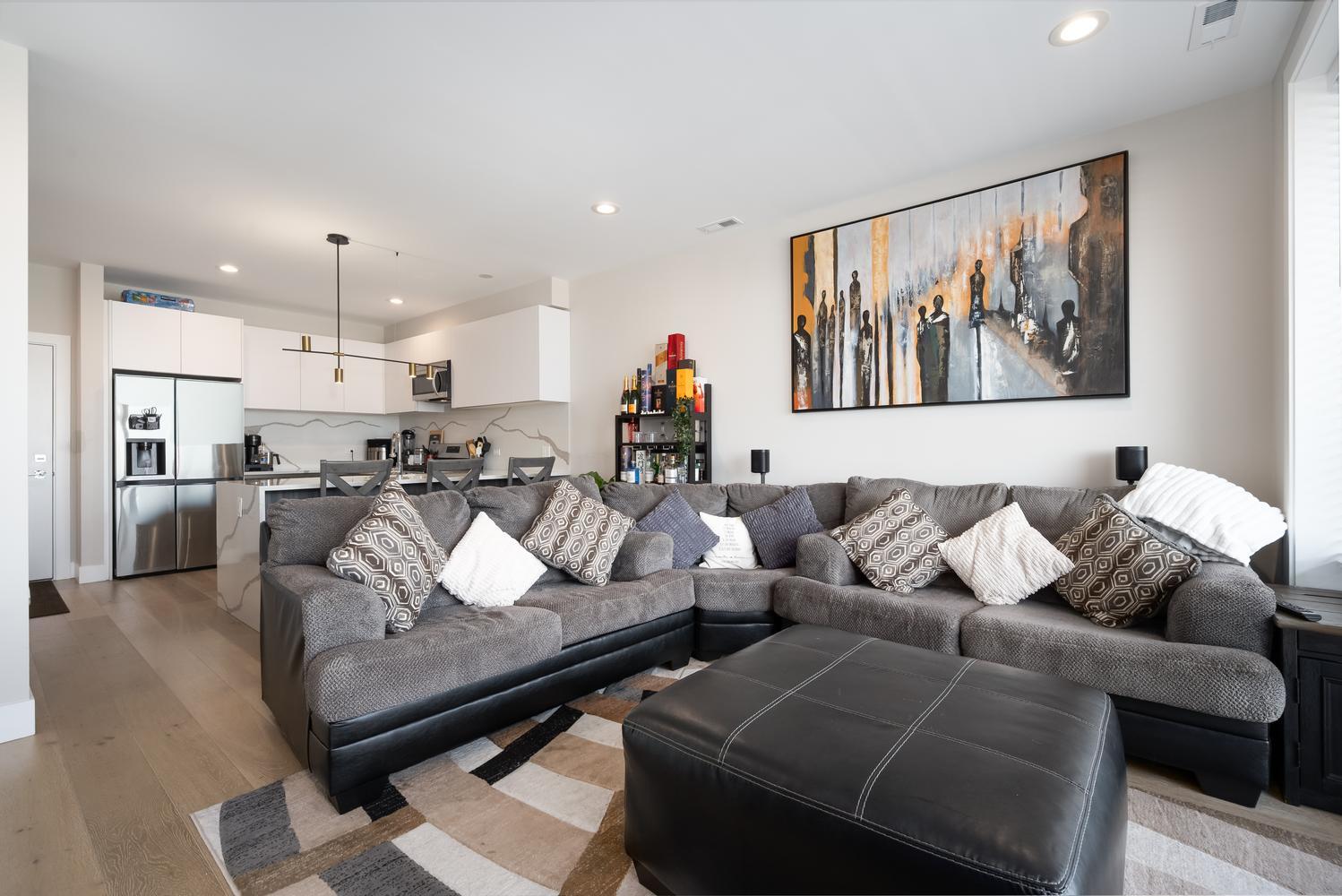 2342 W Adams Street Unit: 401