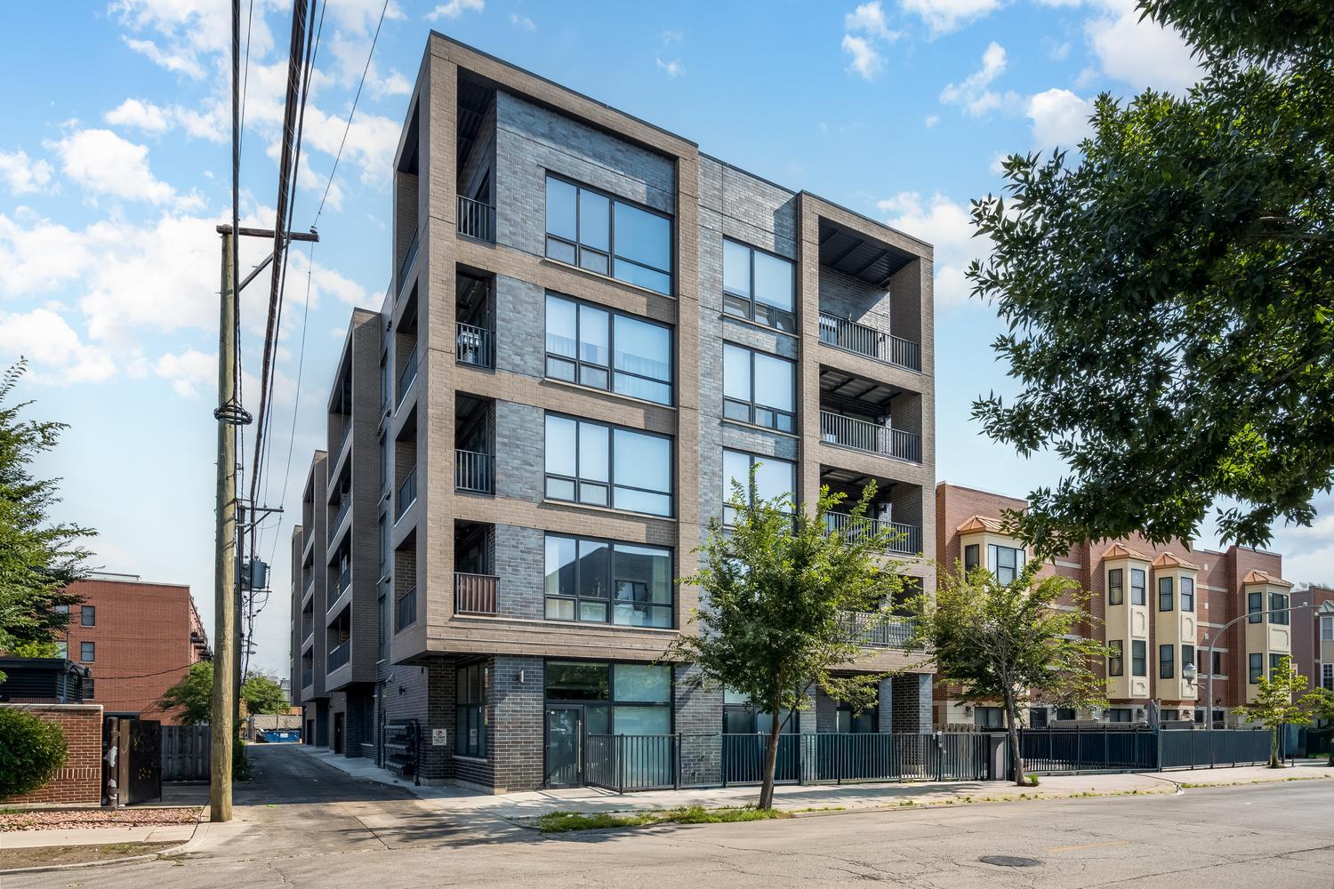 2342 W Adams Street Unit: 401