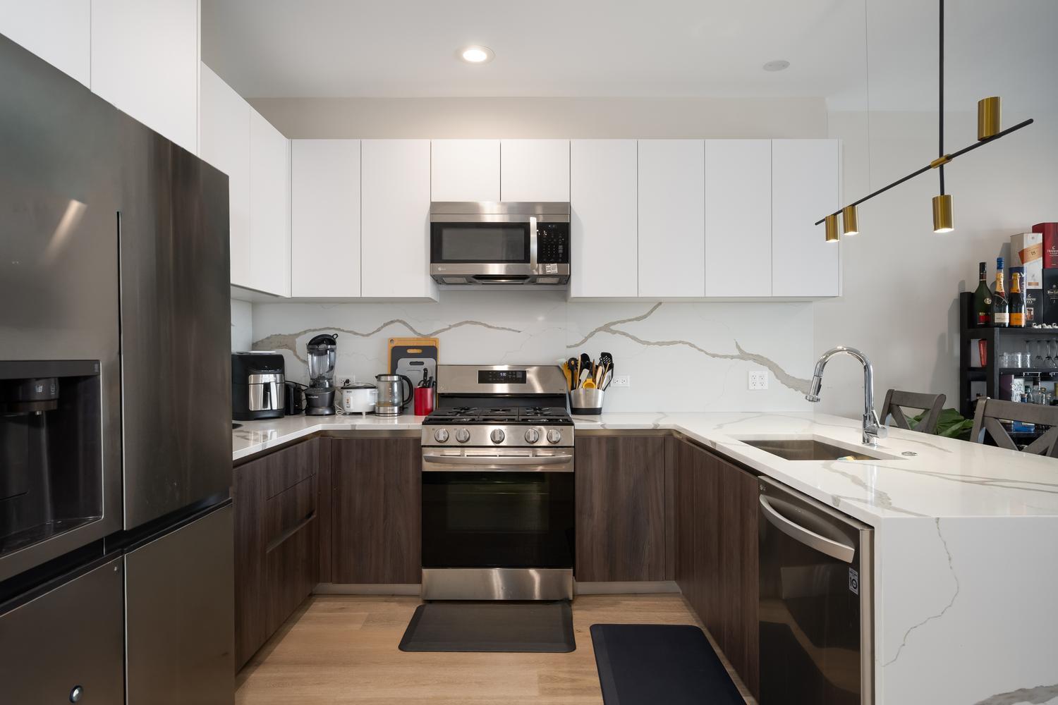 2342 W Adams Street Unit: 401