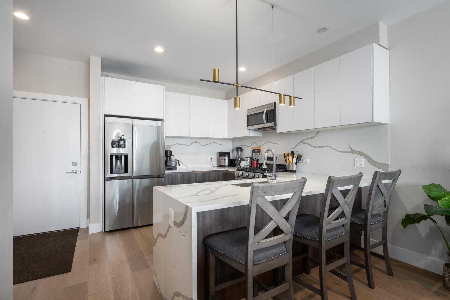 2342 W Adams Street Unit: 401