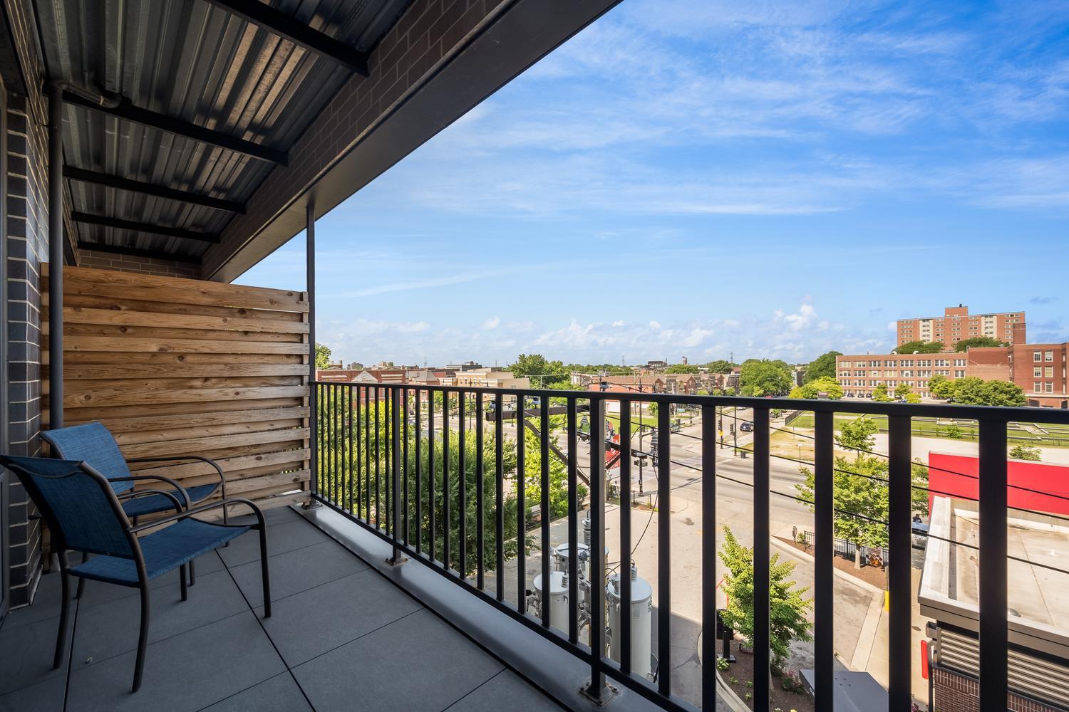 2342 W Adams Street Unit: 401