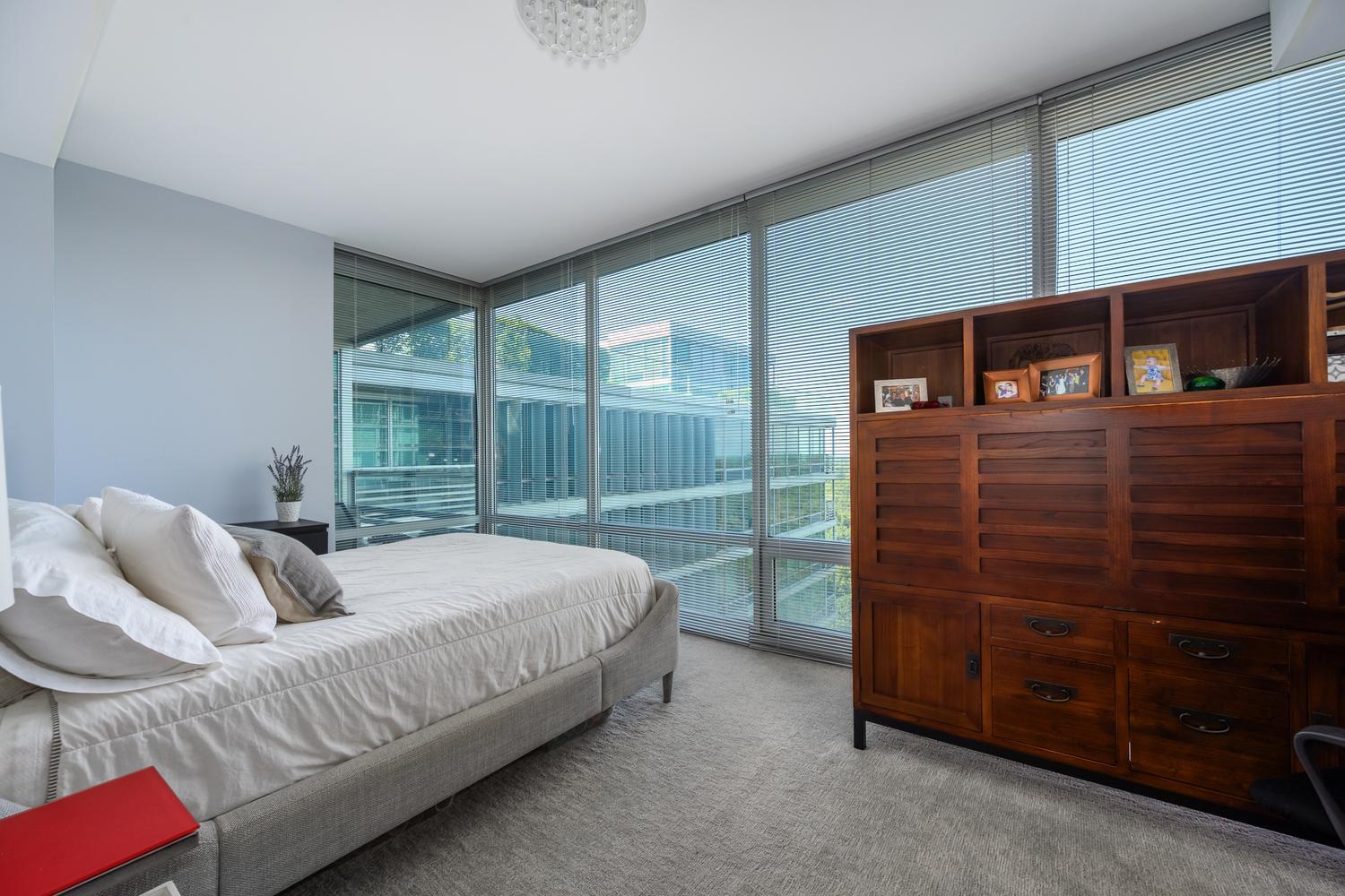 9715 Woods Drive Unit: 1806