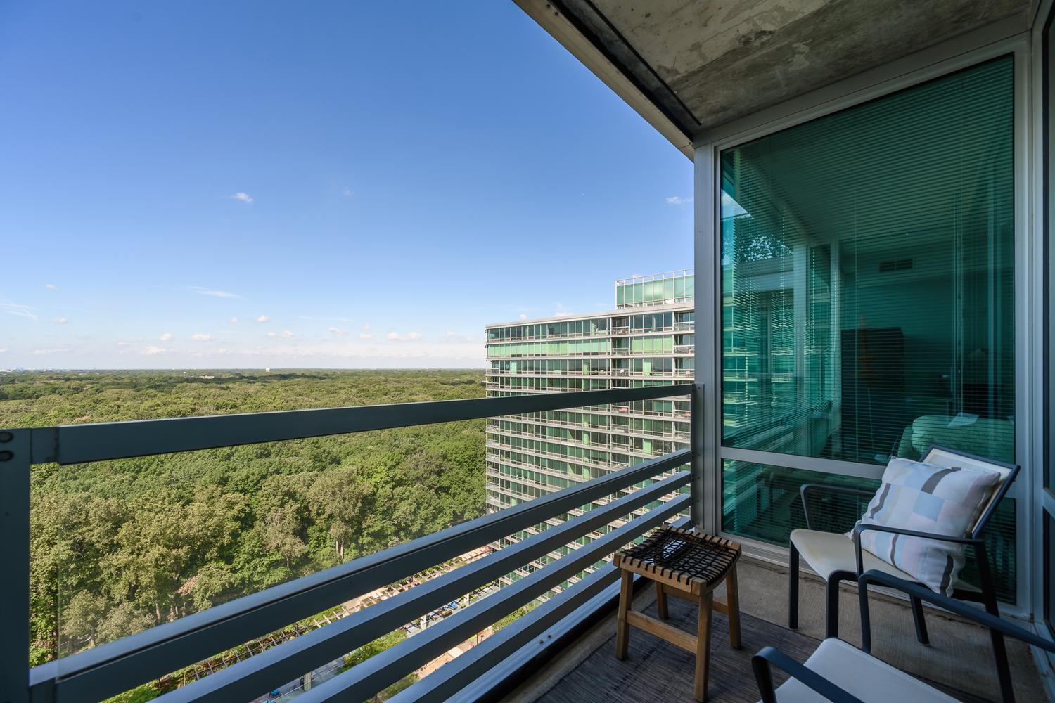 9715 Woods Drive Unit: 1806