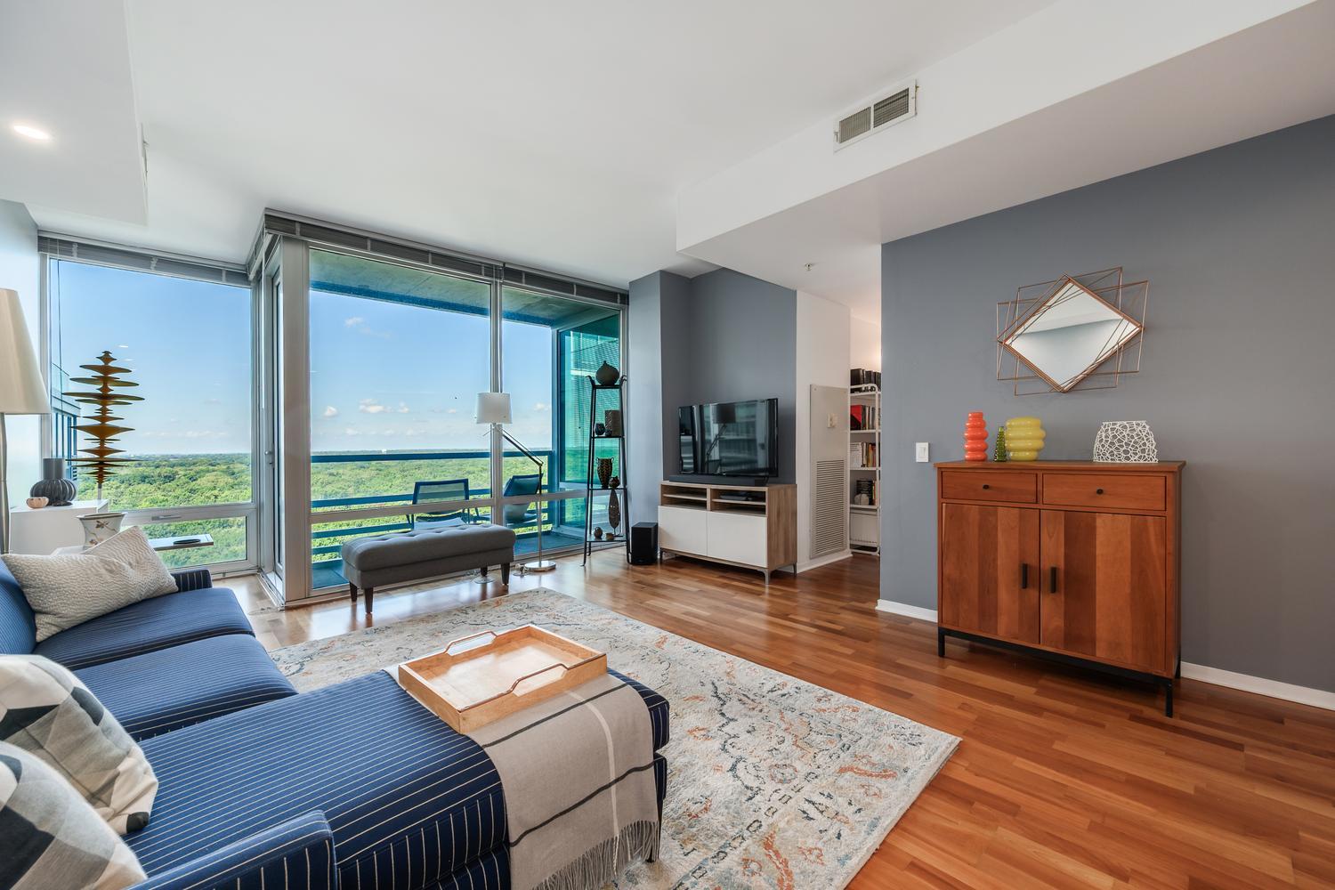 9715 Woods Drive Unit: 1806