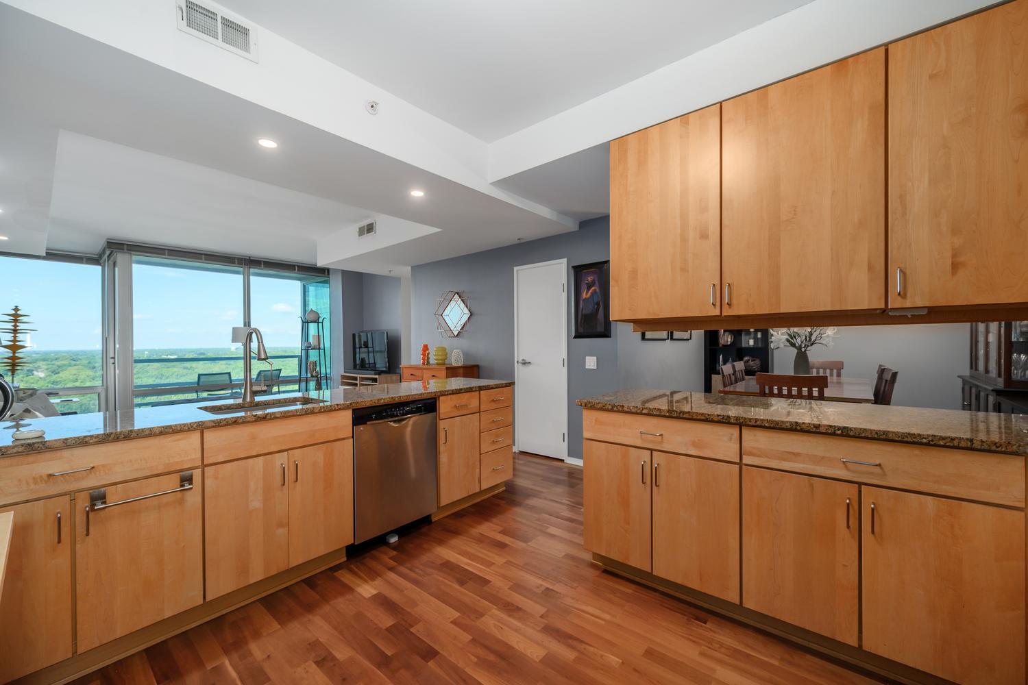 9715 Woods Drive Unit: 1806