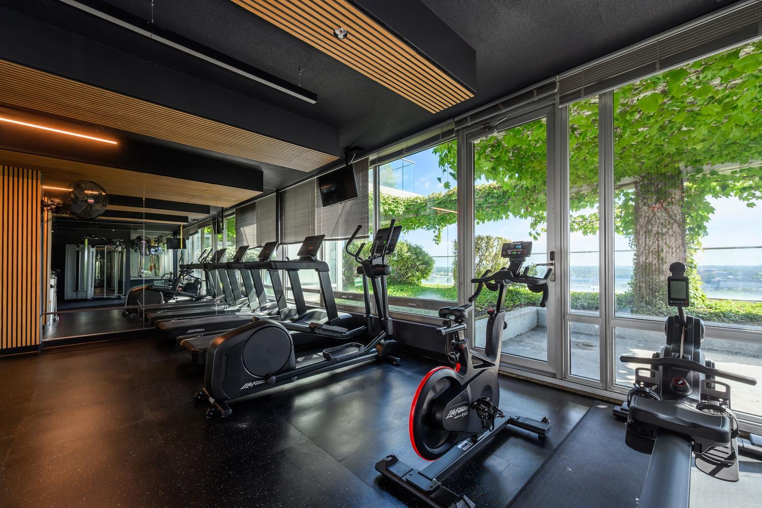 9715 Woods Drive Unit: 1806