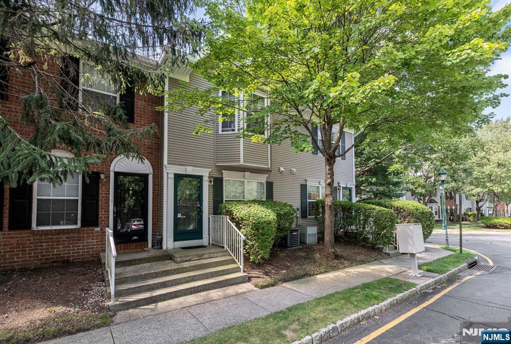 2120 Gunston Court
