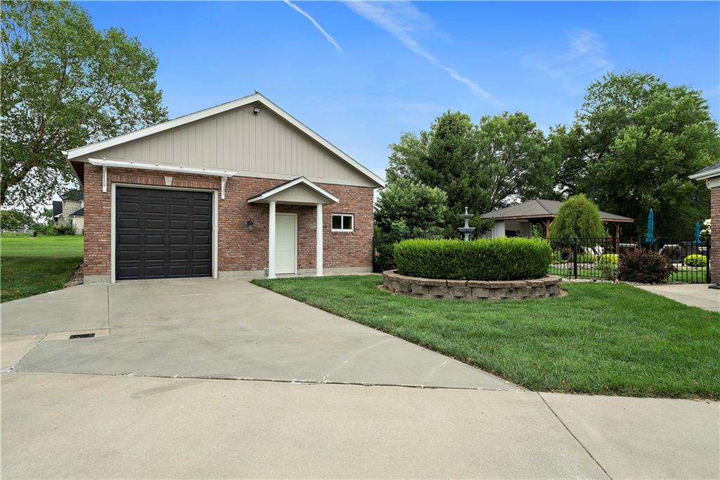 25206 LAWNWOOD Court