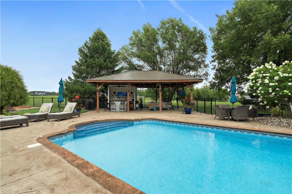 25206 LAWNWOOD Court