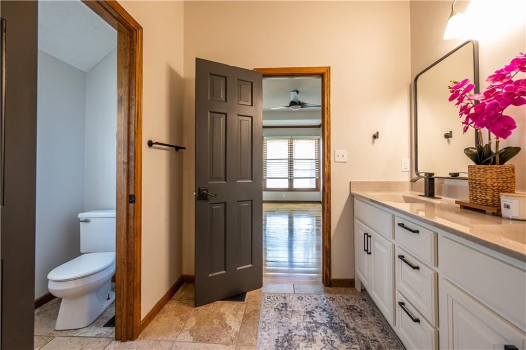 2309 NE Quonset Court