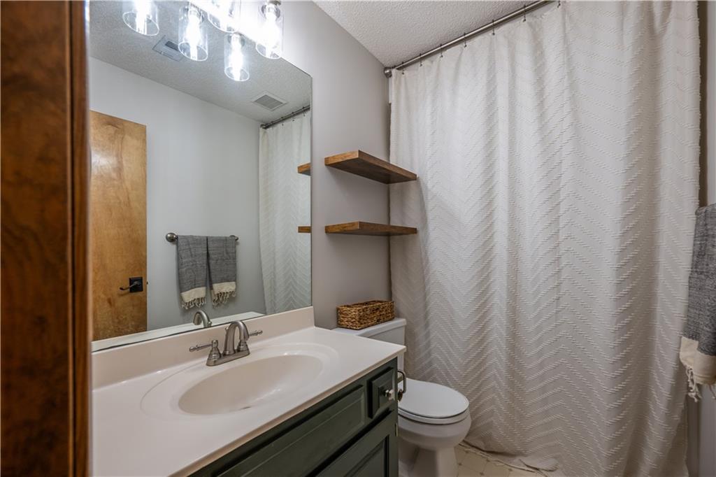 2309 NE Quonset Court