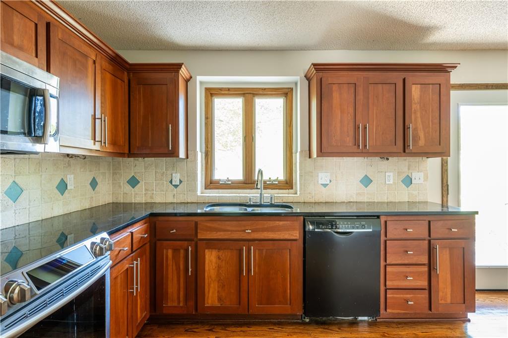 2309 NE Quonset Court