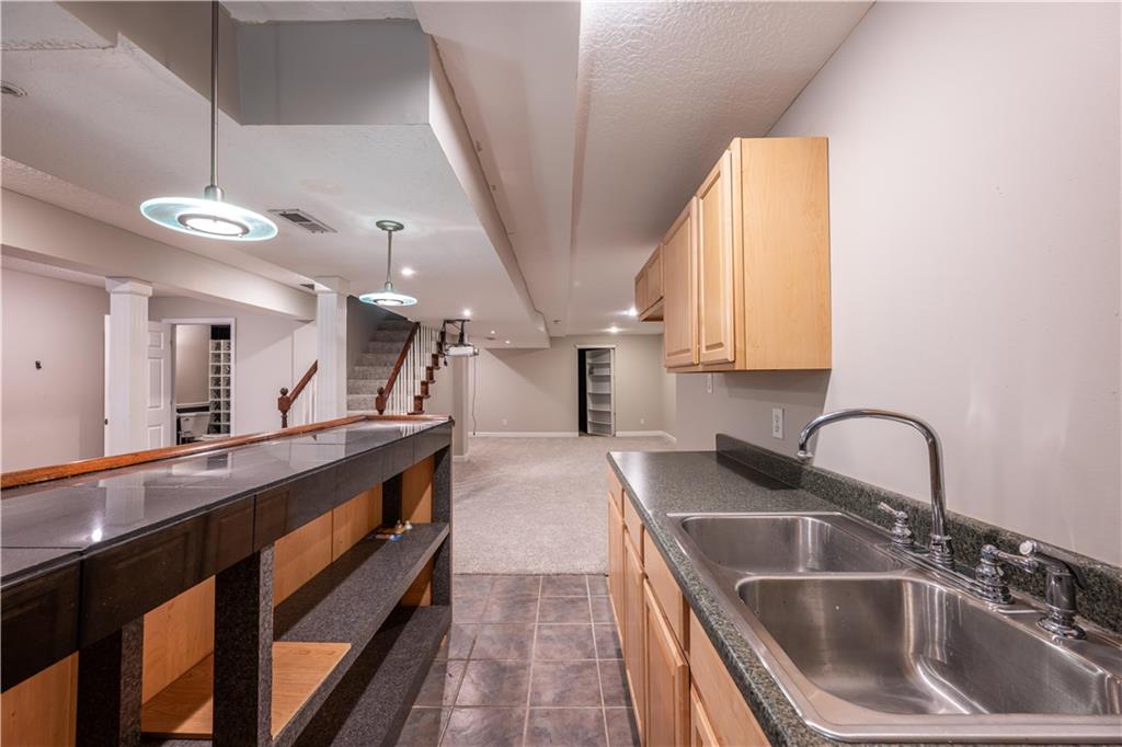 2309 NE Quonset Court