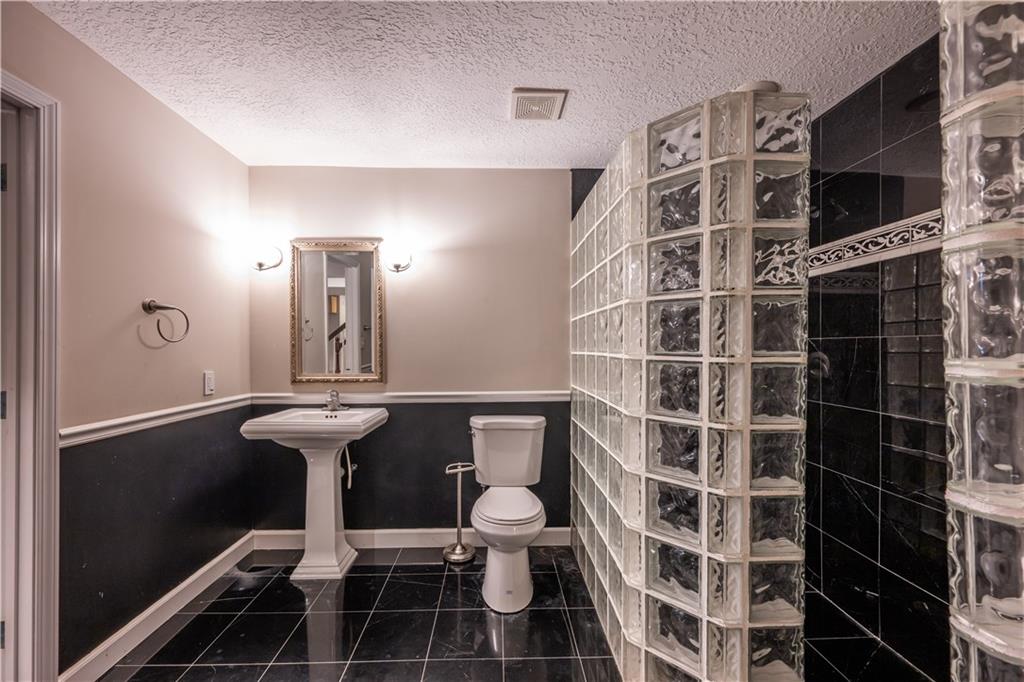 2309 NE Quonset Court