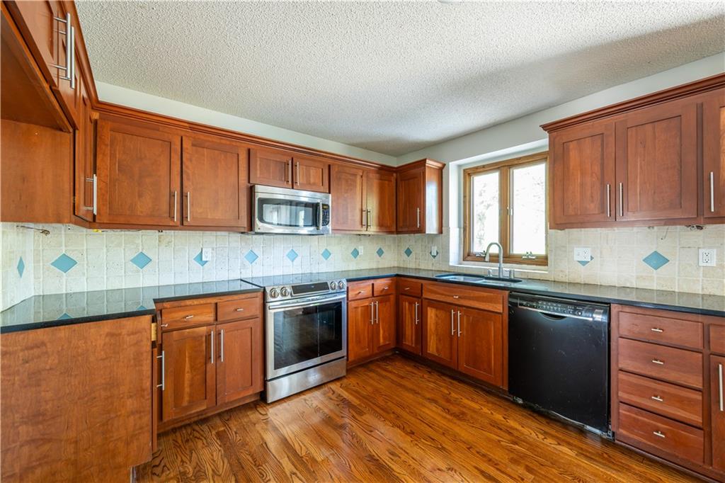 2309 NE Quonset Court