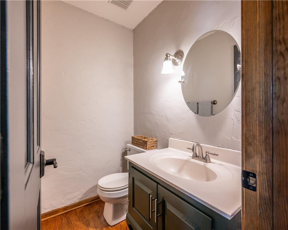 2309 NE Quonset Court