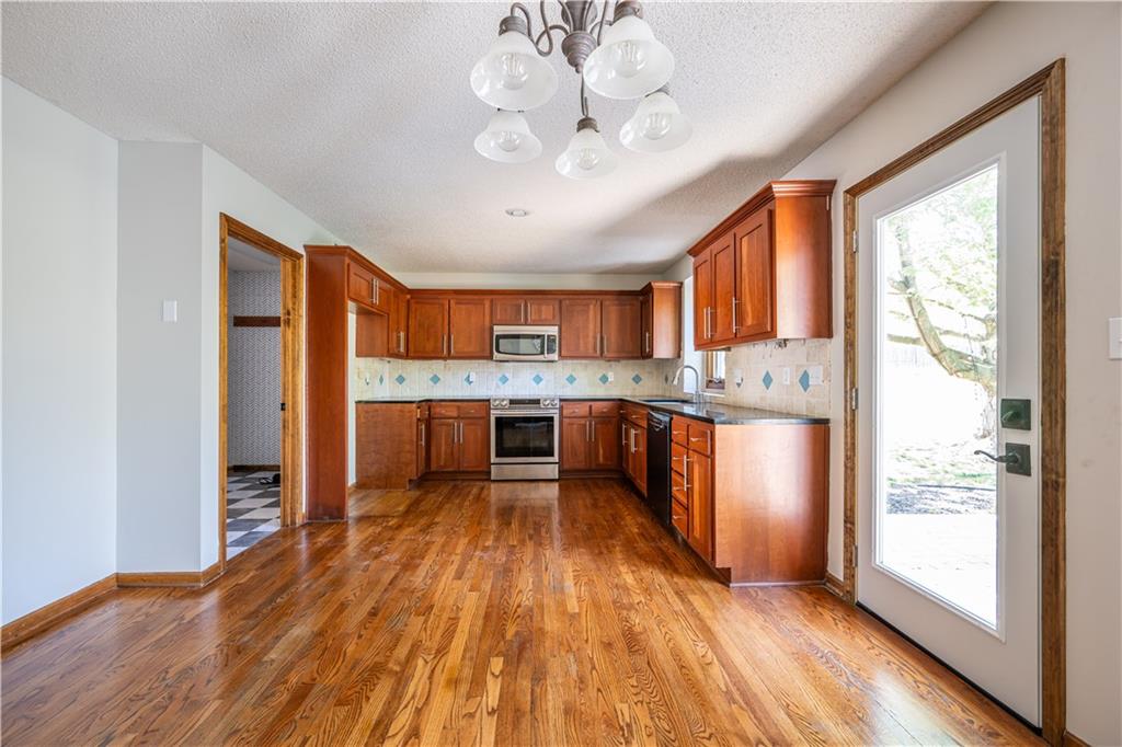 2309 NE Quonset Court