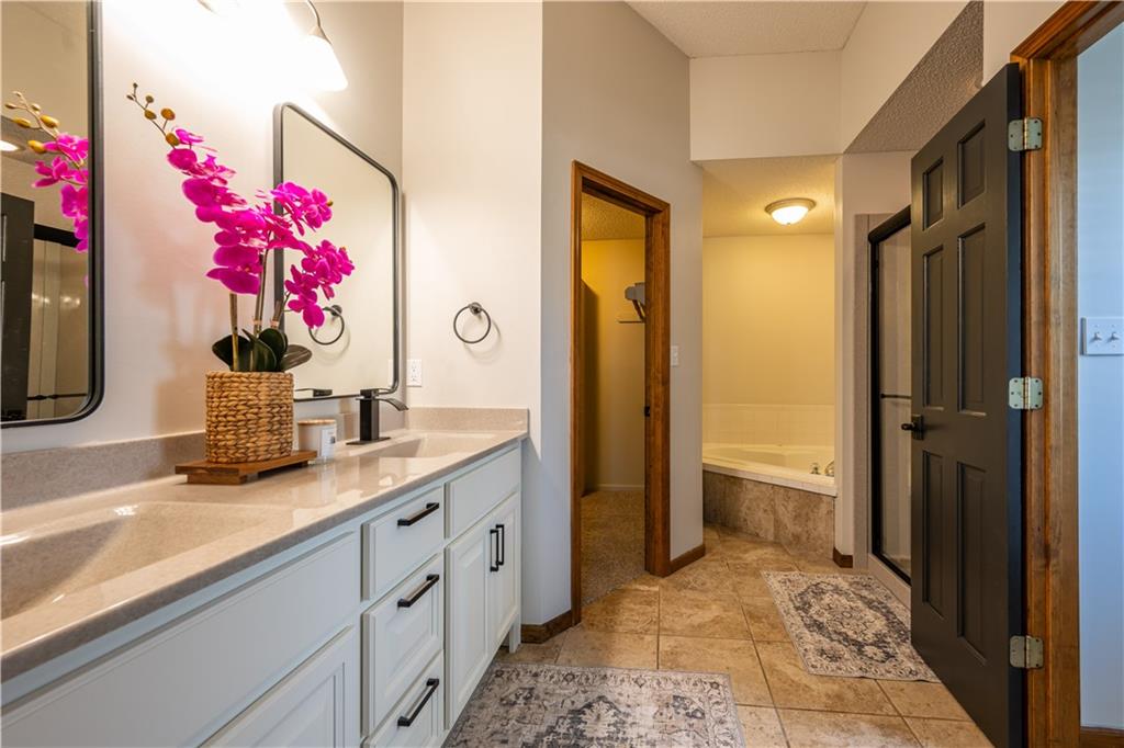 2309 NE Quonset Court