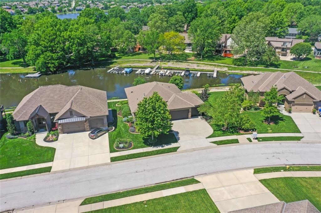 4484 SW Raintree Shore Drive