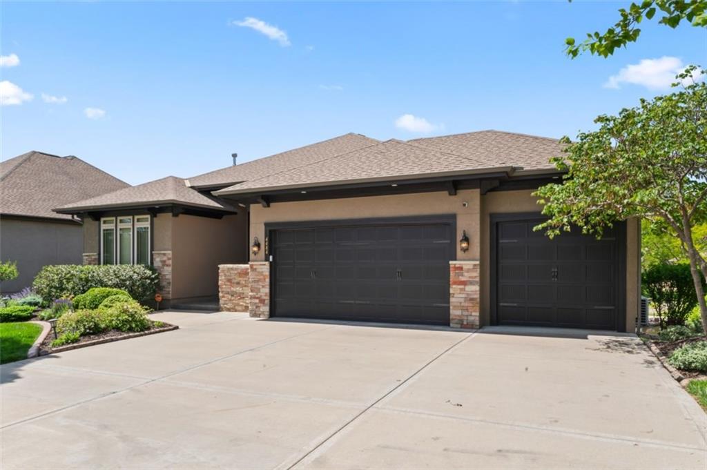 4484 SW Raintree Shore Drive