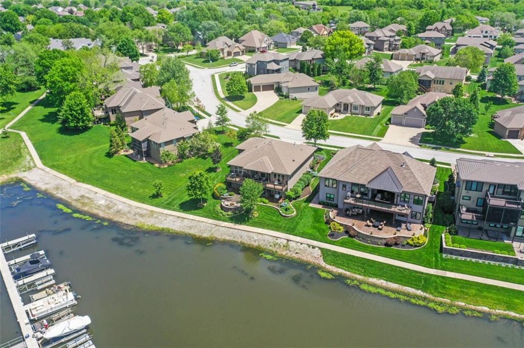 4484 SW Raintree Shore Drive