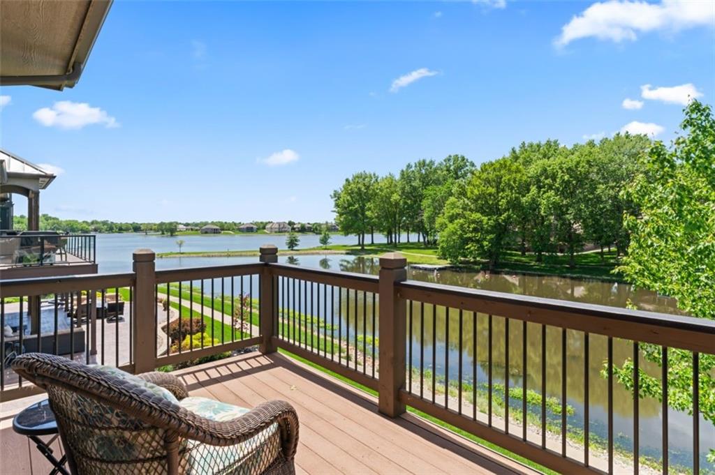 4484 SW Raintree Shore Drive