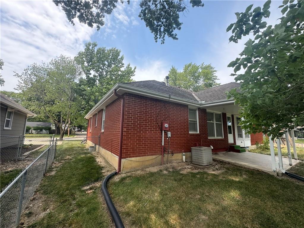 609 NE Independence Avenue
