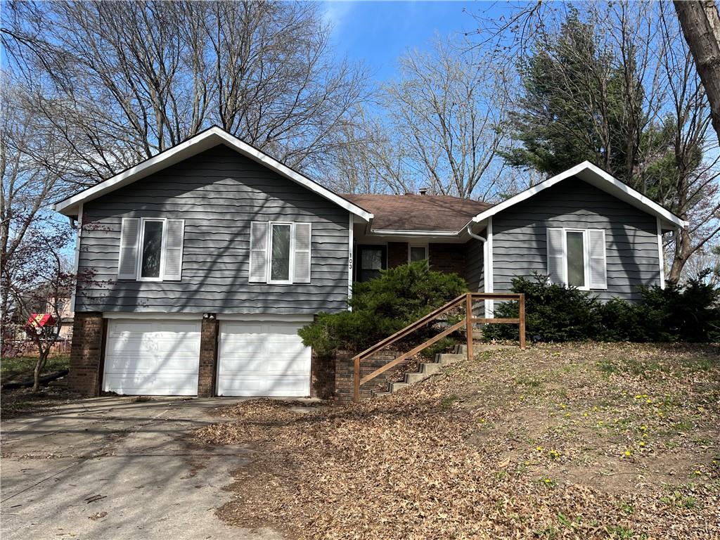 103 SW Lexington Drive