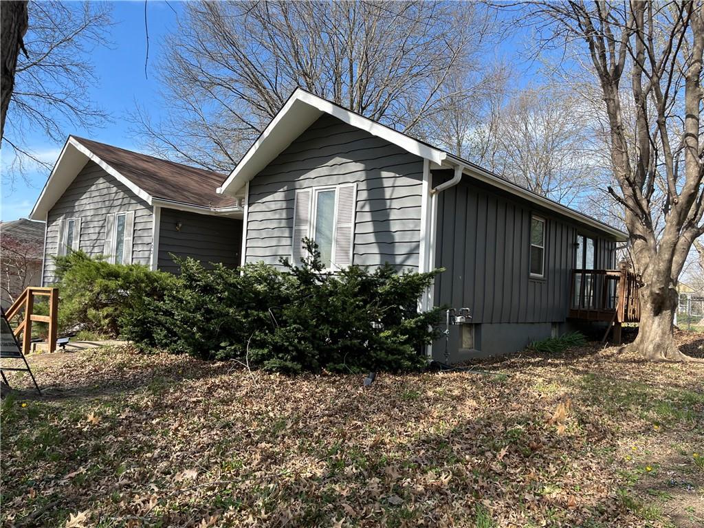 103 SW Lexington Drive
