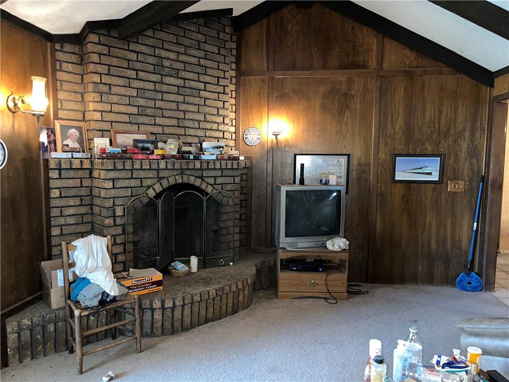 103 SW Lexington Drive
