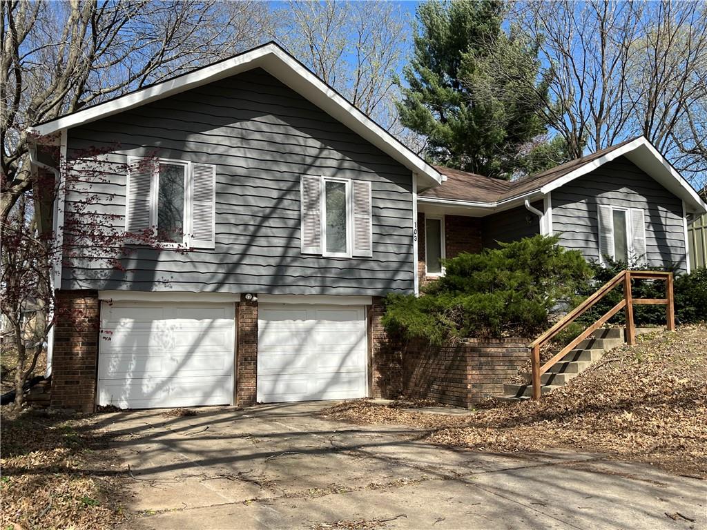 103 SW Lexington Drive