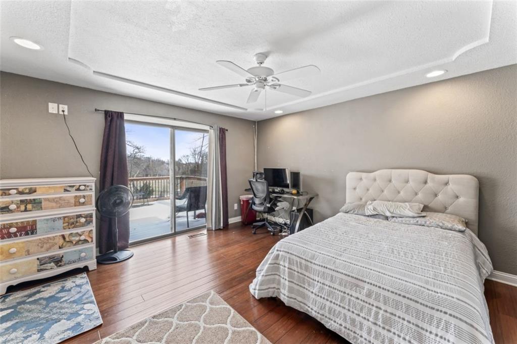120 NW LAKEWOOD Boulevard