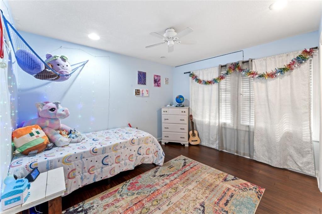 120 NW LAKEWOOD Boulevard