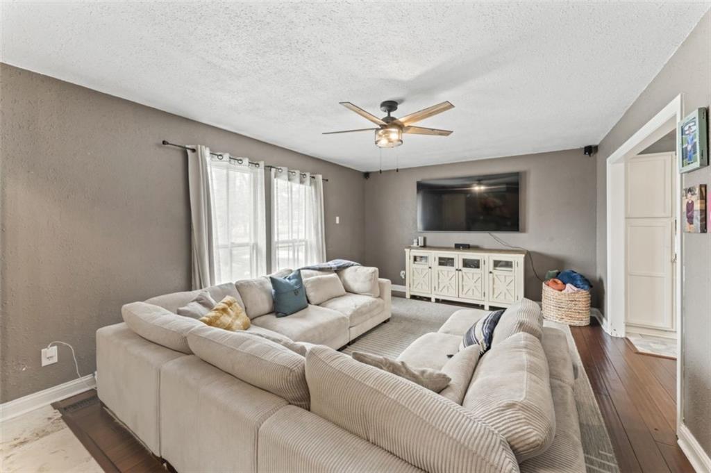 120 NW LAKEWOOD Boulevard