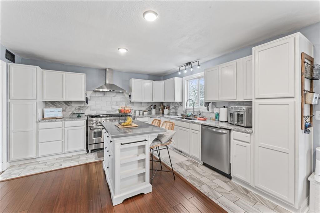 120 NW LAKEWOOD Boulevard
