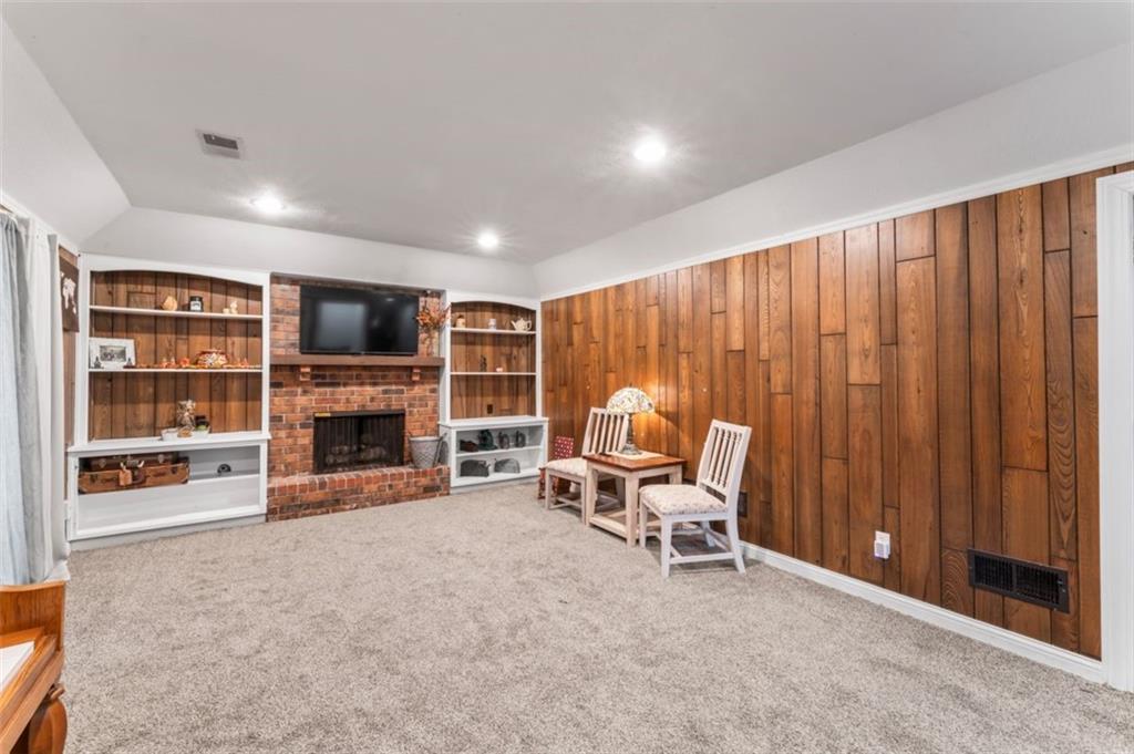 120 NW LAKEWOOD Boulevard