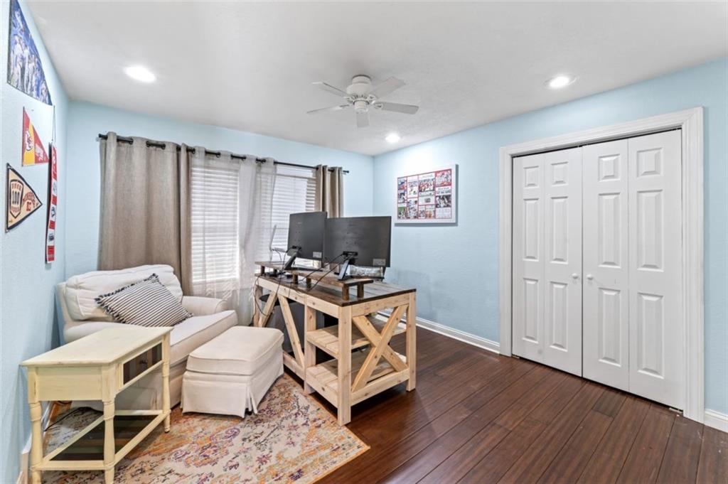 120 NW LAKEWOOD Boulevard