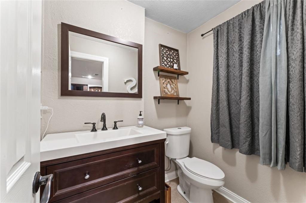 120 NW LAKEWOOD Boulevard