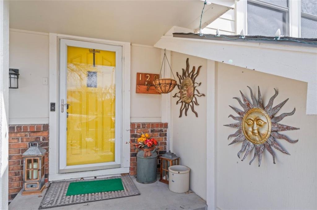120 NW LAKEWOOD Boulevard