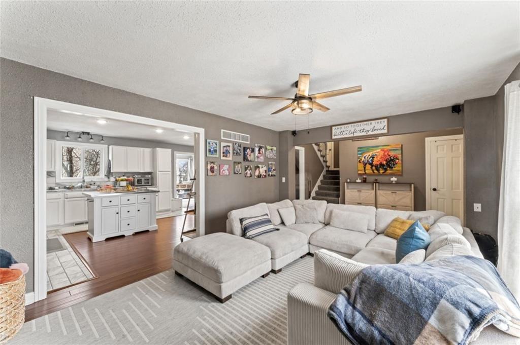 120 NW LAKEWOOD Boulevard
