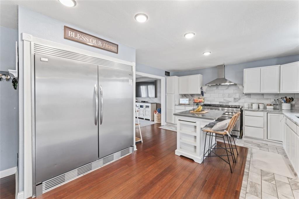 120 NW LAKEWOOD Boulevard