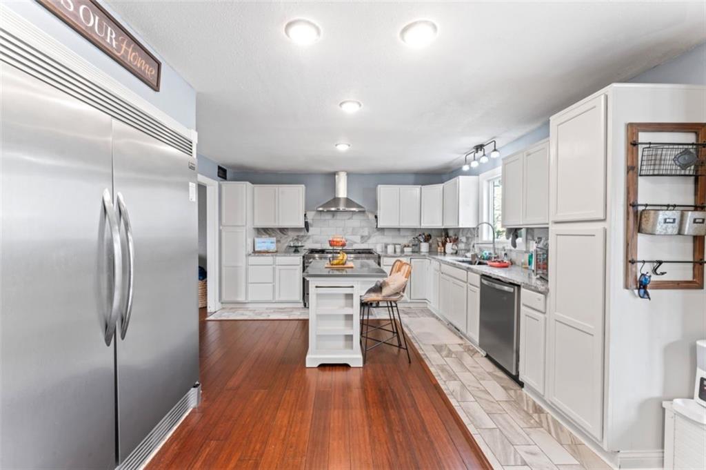 120 NW LAKEWOOD Boulevard