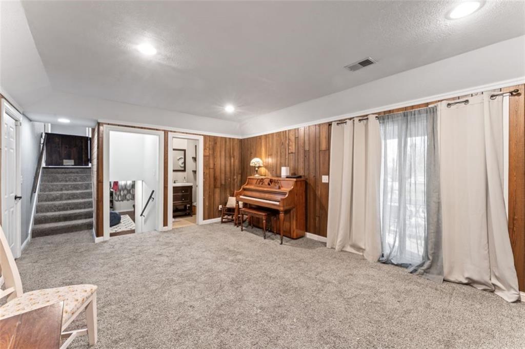 120 NW LAKEWOOD Boulevard