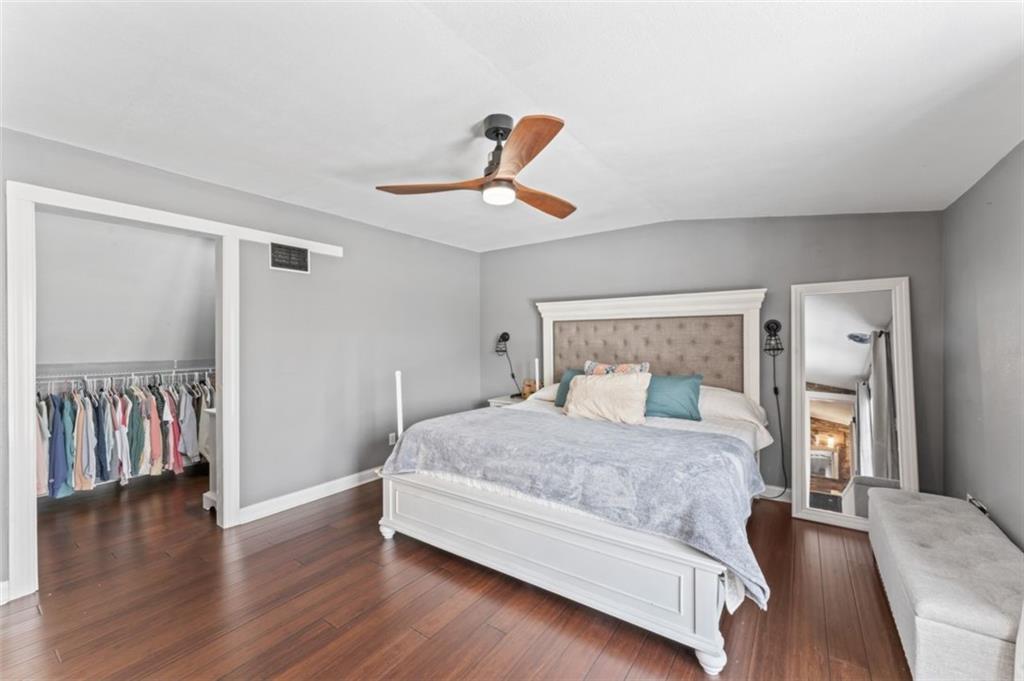 120 NW LAKEWOOD Boulevard