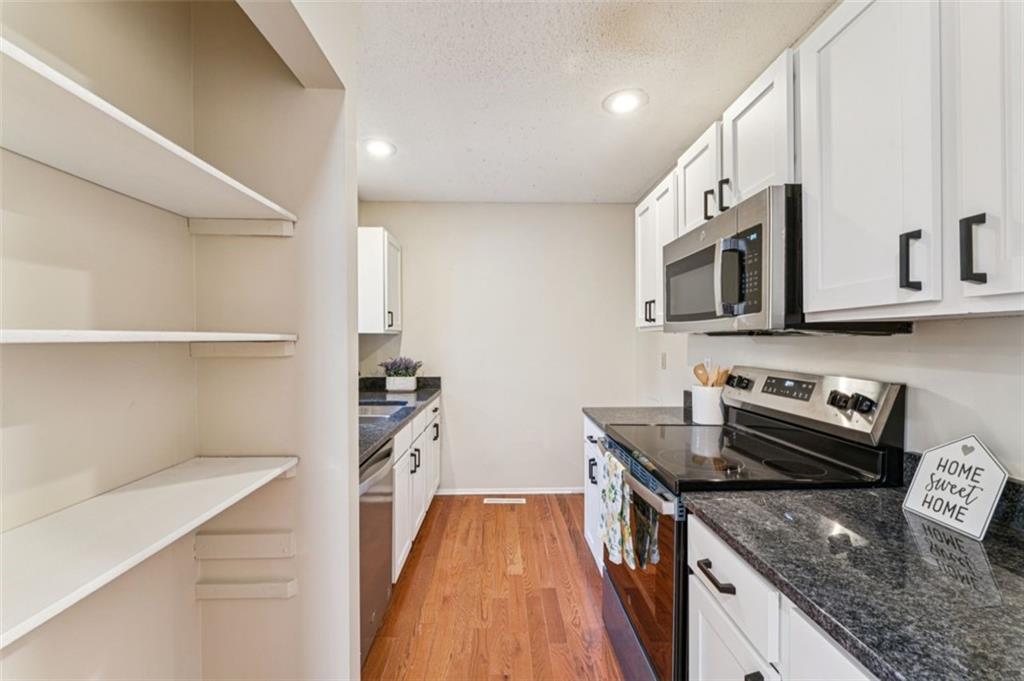 10902 Bradshaw Street