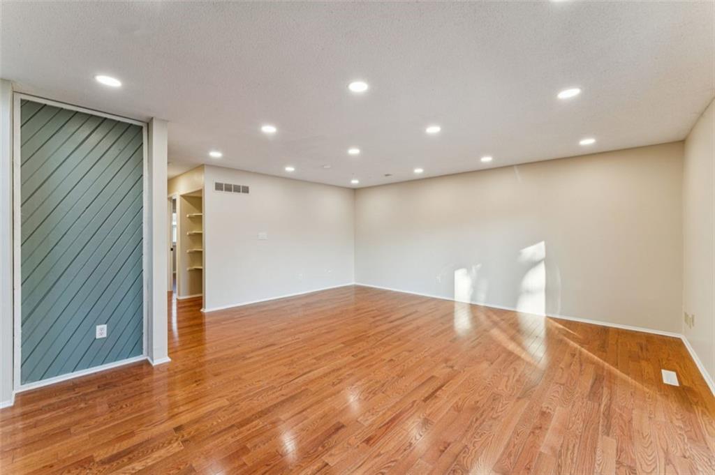 10902 Bradshaw Street